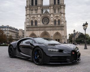 Hypercar garée devant un monument historique – GPT Image 2 prompt by nazca alwave