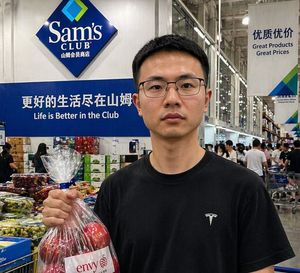 Realistic Sam's Club Shopping Snapshot – GPT Image 2 prompt by AB Kuai.Dong